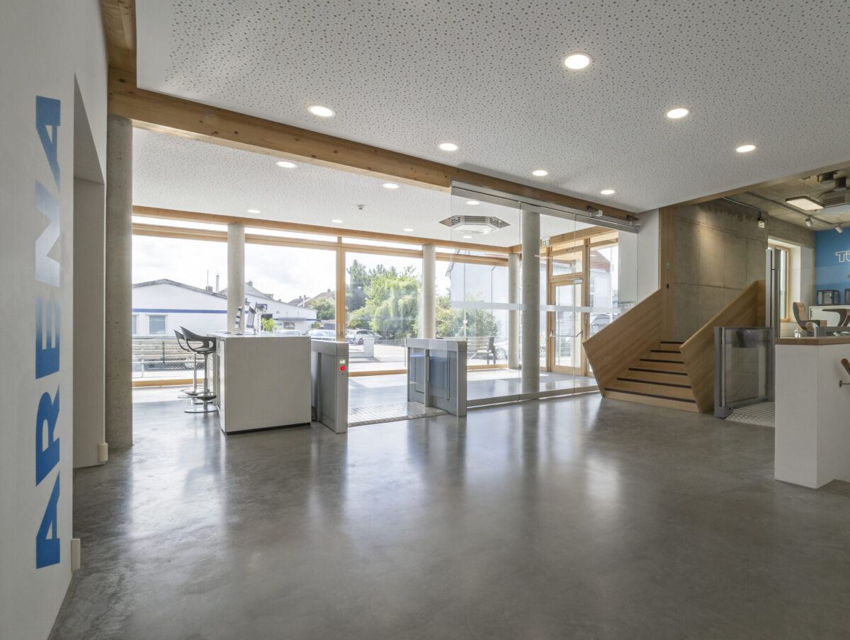 Helles, offenes Foyer im Ellipsum – einladender Empfangsbereich für Tagungen und Events
