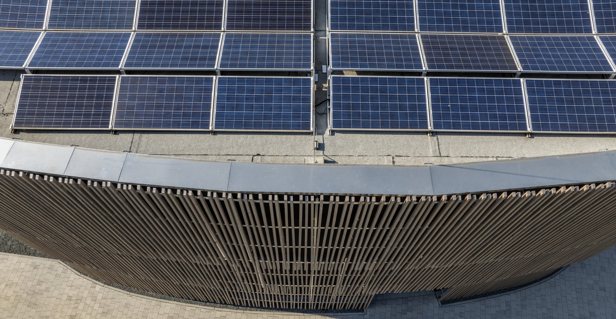Nachhaltige Architektur des Ellipsum – Eventlocation mit eigener Solarstromversorgung aus Photovoltaik