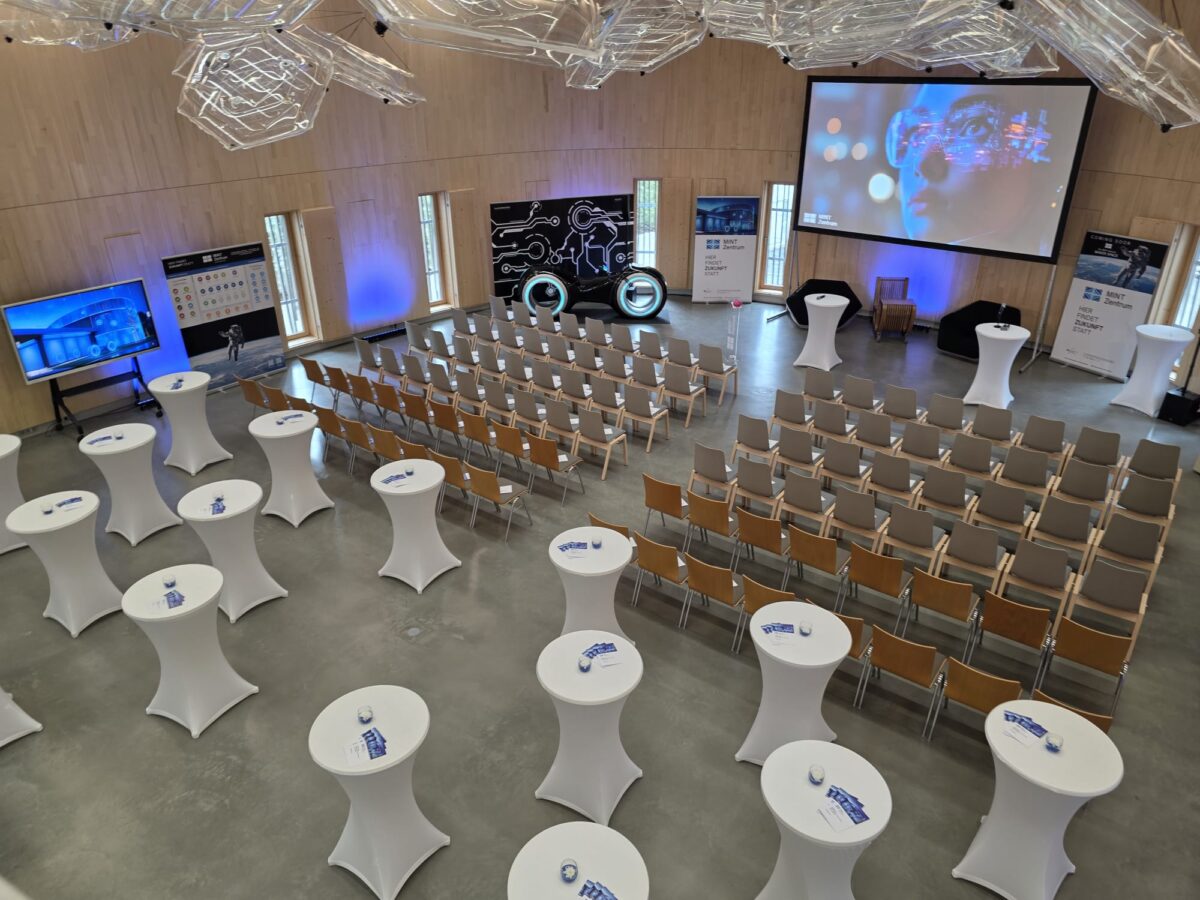 Die “Arena” des Ellipsum vor der Ankunft der rund 150 Gäste.